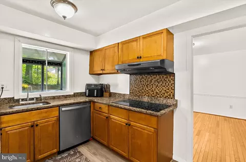 Kitchen - 9203 Twin Hill Ln, Laurel, MD 20708 photo 4 of 6