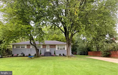 10807 Hill Top Dr, Fort Washington, MD 20744