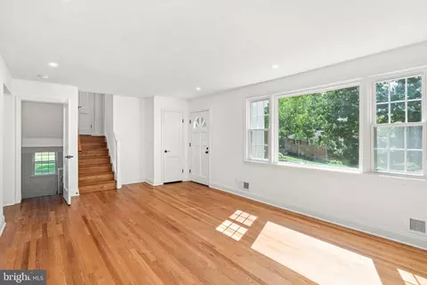 Living - 8509 Schultz Rd, Clinton, MD 20735 photo 4 of 4