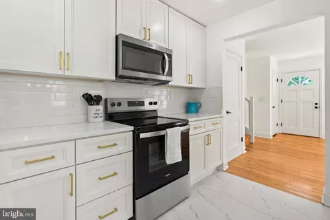 Entry Way - 8509 Schultz Rd, Clinton, MD 20735 photo 1 of 11