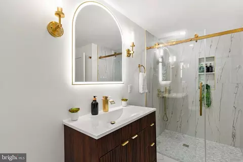 Bath - 8509 Schultz Rd, Clinton, MD 20735 photo 5 of 6