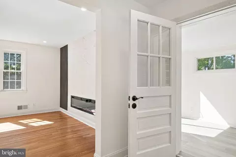 Entry Way - 8509 Schultz Rd, Clinton, MD 20735 photo 3 of 11