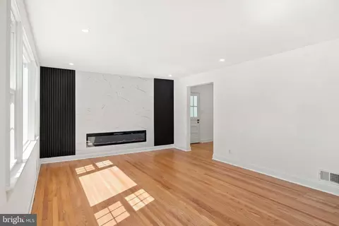 Living - 8509 Schultz Rd, Clinton, MD 20735 photo 2 of 4