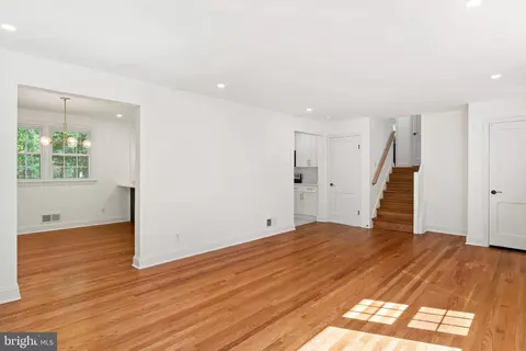 Living - 8509 Schultz Rd, Clinton, MD 20735 photo 3 of 4