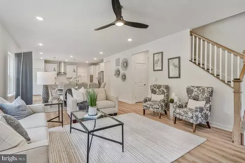 Entry Way - 5514 Glen Ave, Lanham, MD 20706 photo 6 of 16