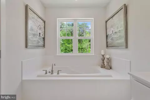 Entry Way - 5514 Glen Ave, Lanham, MD 20706 photo 15 of 16