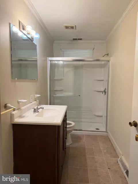 Bath - 8603 Dangerfield Rd, Clinton, MD 20735 photo 1 of 2