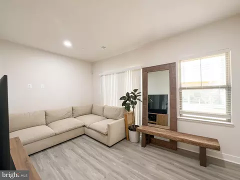 Living - 7012 Gladebrook Rd, Brandywine, MD 20613 photo 1 of 6