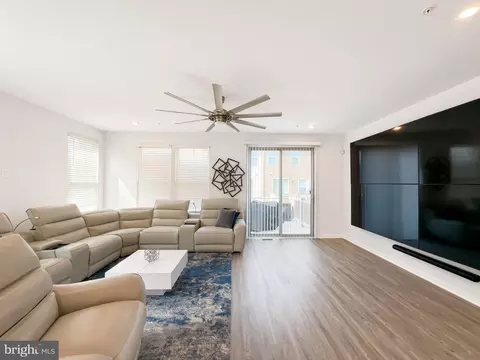 Living - 7012 Gladebrook Rd, Brandywine, MD 20613 photo 2 of 6