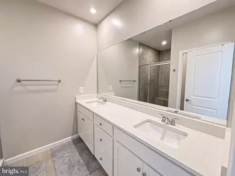 Bath - 7012 Gladebrook Rd, Brandywine, MD 20613 photo 2 of 3