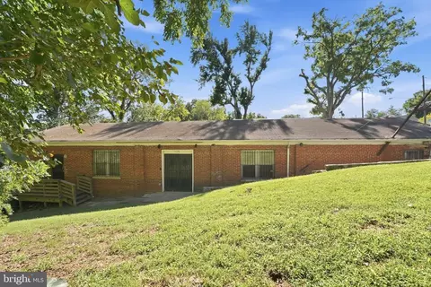4814 Deanwood Dr, Capitol Heights, MD 20743