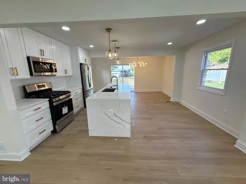 143 S Huron Dr, Oxon Hill, MD 20745