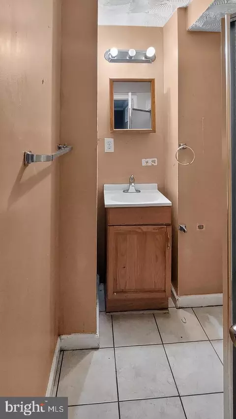 Bath - 13100 N Point Ln, Laurel, MD 20708 photo 4 of 5