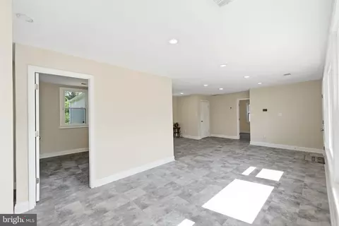 Living - Undisclosed, Clinton, MD 20735 photo 1 of 3