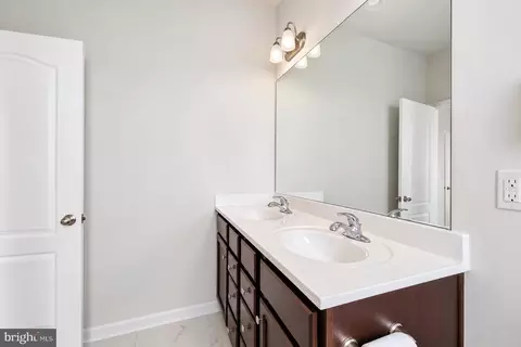 Entry Way - 1015 High Point Trl, Laurel, MD 20707 photo 13 of 15
