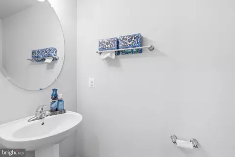 Entry Way - 1015 High Point Trl, Laurel, MD 20707 photo 5 of 15