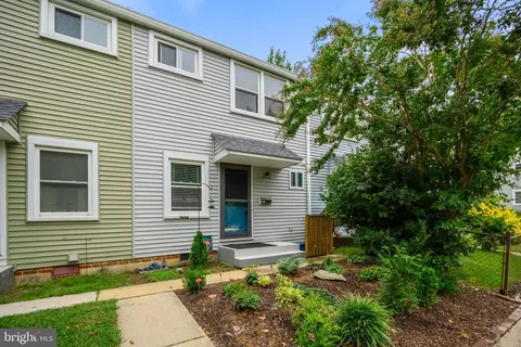 2 T Laurel Hill Rd, Greenbelt, MD 20770