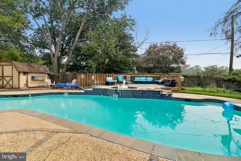 Exterior - 15751 Pointer Ridge Dr, Bowie, MD 20716 photo 10 of 11