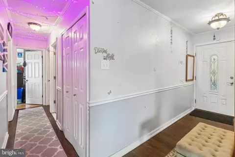 Entry Way - 15751 Pointer Ridge Dr, Bowie, MD 20716 photo 3 of 7