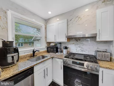 Kitchen - 111 Pepper Mill Dr, Capitol Heights, MD 20743 photo 2 of 4