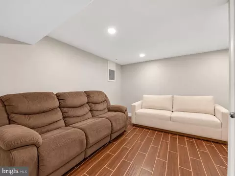 Living - 111 Pepper Mill Dr, Capitol Heights, MD 20743 photo 1 of 1