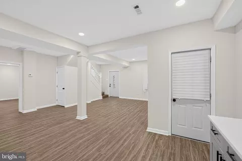 Entry Way - 339 Laurel Ave, Laurel, MD 20707 photo 4 of 11