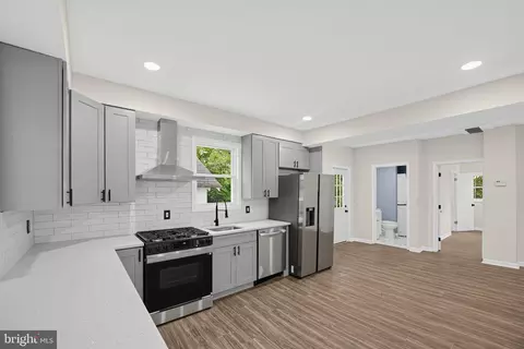 Entry Way - 339 Laurel Ave, Laurel, MD 20707 photo 1 of 11