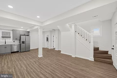 Entry Way - 339 Laurel Ave, Laurel, MD 20707 photo 2 of 11