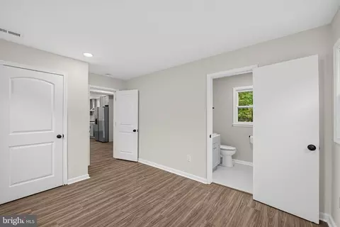 Entry Way - 339 Laurel Ave, Laurel, MD 20707 photo 6 of 11