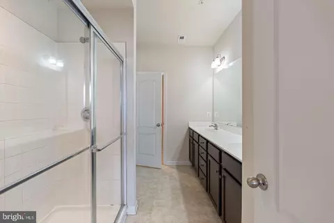 Entry Way - 4963 Vista Green Ln, Lanham, MD 20706 photo 9 of 15