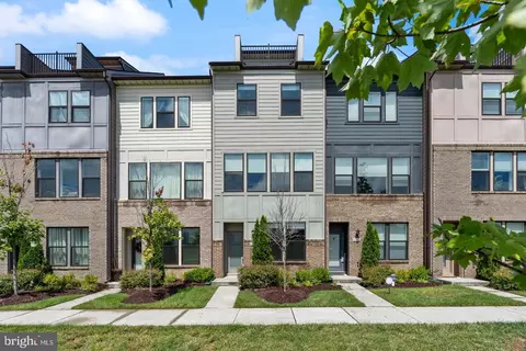 Exterior - 4963 Vista Green Ln, Lanham, MD 20706 photo 2 of 5