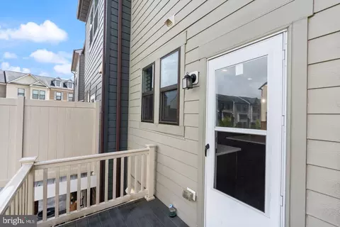 Exterior - 4963 Vista Green Ln, Lanham, MD 20706 photo 4 of 5