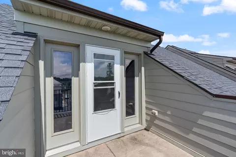 Exterior - 4963 Vista Green Ln, Lanham, MD 20706 photo 3 of 5