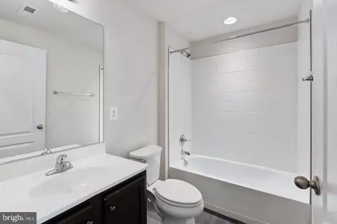 Entry Way - 4963 Vista Green Ln, Lanham, MD 20706 photo 12 of 15