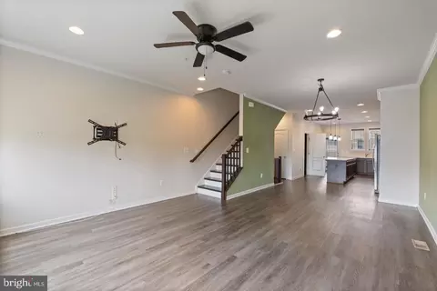 Entry Way - 4963 Vista Green Ln, Lanham, MD 20706 photo 6 of 15