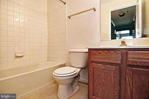 Bath - 15425 Kennett Square Way, Brandywine, MD 20613 photo 2 of 3