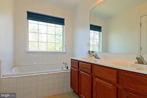 Bath - 15425 Kennett Square Way, Brandywine, MD 20613 photo 1 of 3