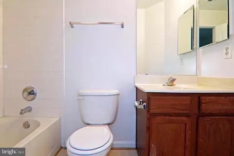 Bath - 15425 Kennett Square Way, Brandywine, MD 20613 photo 3 of 3