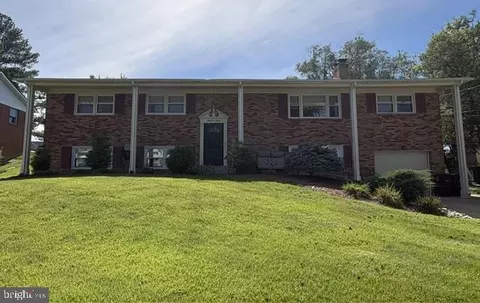 6112 Rayburn Dr, Temple Hills, MD 20748
