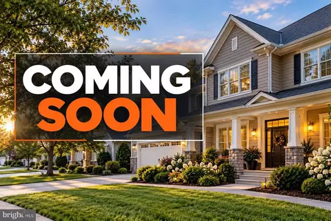 7903 Esther Dr, Oxon Hill, MD 20745