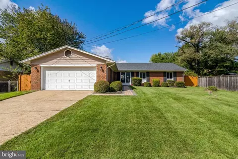 7903 Esther Dr, Oxon Hill, MD 20745