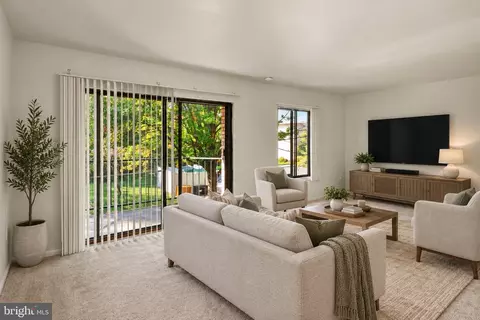 6998 Hanover Pkwy #203, Greenbelt, MD 20770