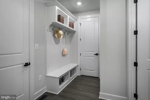 Entry Way - 6559 Clubhouse Dr, Laurel, MD 20708 photo 6 of 7