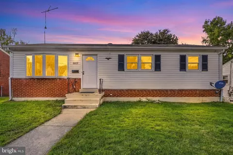 6609 March Dr, Oxon Hill, MD 20745