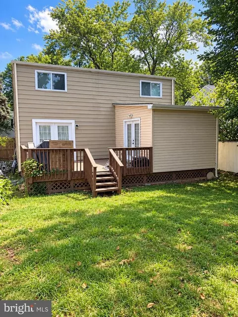 Exterior - 925 Clovis Ave, Capitol Heights, MD 20743 photo 3 of 3