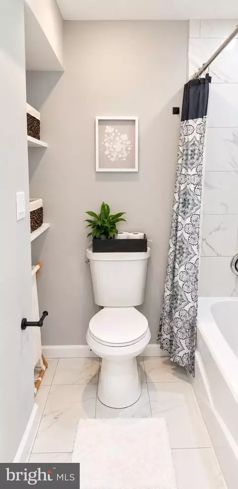 Bath - 925 Clovis Ave, Capitol Heights, MD 20743 photo 2 of 5
