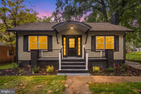 303 67th Pl, Capitol Heights, MD 20743