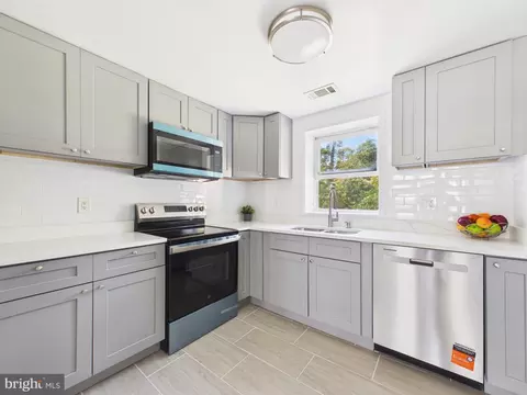 Kitchen - 8317 Schultz Rd, Clinton, MD 20735 photo 3 of 8