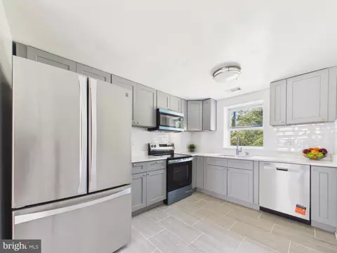 Kitchen - 8317 Schultz Rd, Clinton, MD 20735 photo 4 of 8
