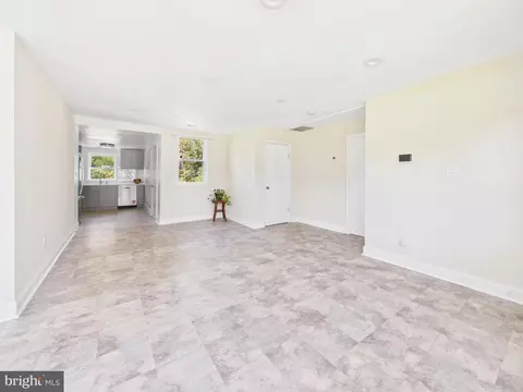 Living - 8317 Schultz Rd, Clinton, MD 20735 photo 2 of 3